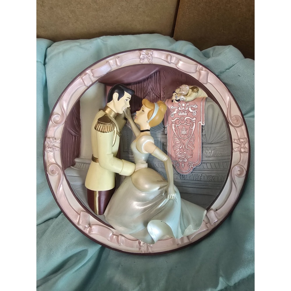 Disney 3D Cinderella Plate The Girl of His Dreams, Dancing At The Ball